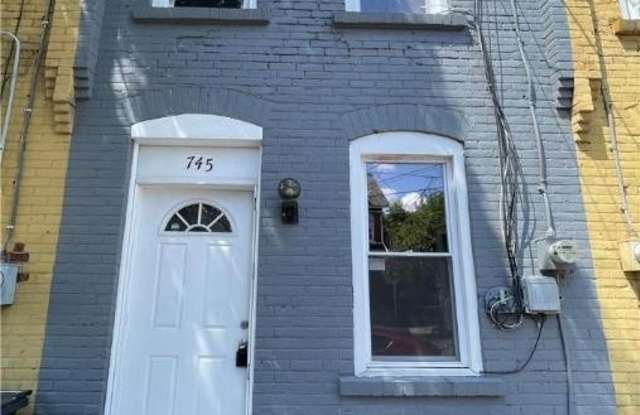 745 E 6th Street photos photos