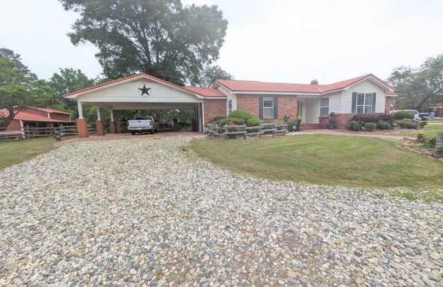 Charming Raindrop Hill Farmhouse on Gibson Lane - All Utilities Included photos photos