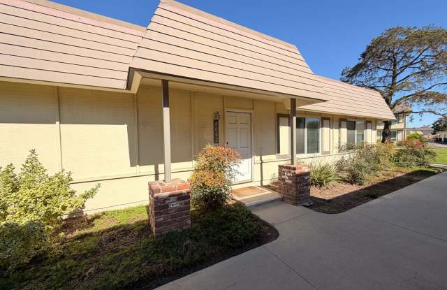 3 Bed, 2 Bath Tanglewood For Rent- Single Story w/ Garage and AC! photos photos