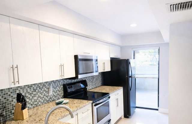 11596 NW 45th Street unit: 4 photos photos