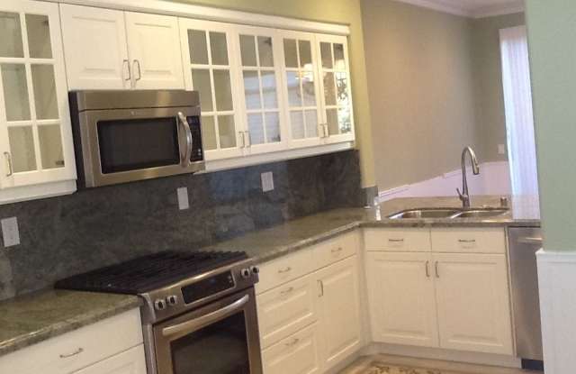 10988 Creekbridge Place Gallery 2