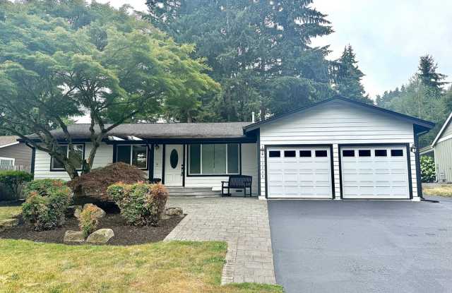 Charming Updated Rambler in Prime Kirkland Location photos photos