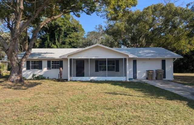 Nice 2 bedroom, 1 1/2 bath home in Umatilla - 37236 Oak Lane, Lake County, FL 32784