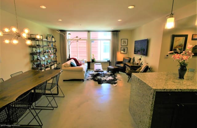 133 S Los Robles Avenue - 133 North Los Robles Avenue, Pasadena, CA 91101
