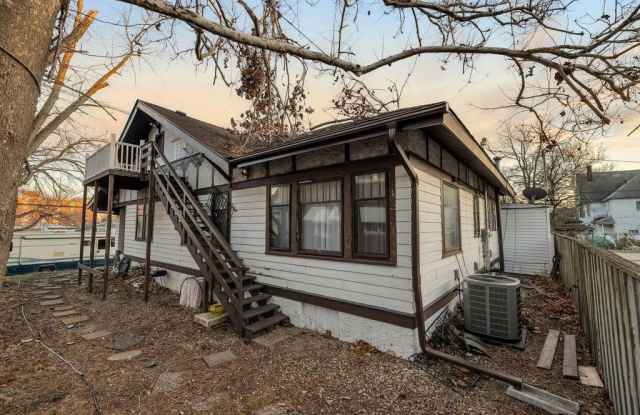 223 South Edward Street - 2 photos photos