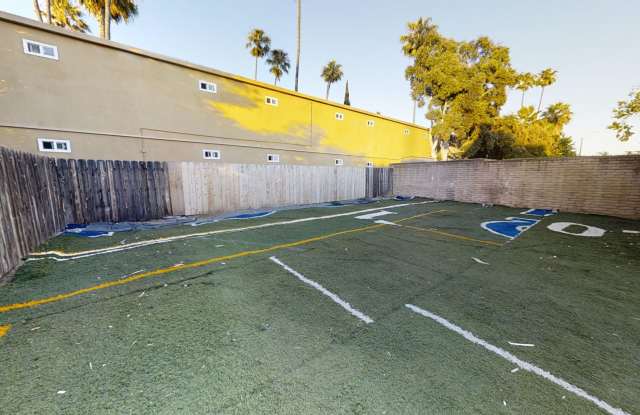 Big parking lot!! Gallery 4