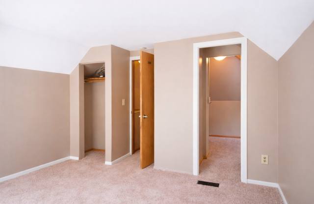Huge 5 Bedroom- University of Saint Thomas ~ June 2026! Gallery 4