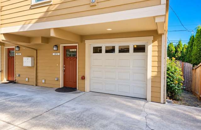 Greenwood Townhouse Gallery 1