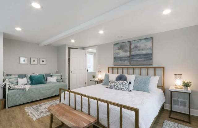 Historic Downtown Lake Geneva Carriage House – Available for Monthly & Mid-Term Rentals Gallery 3