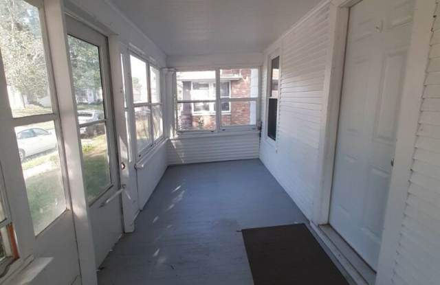 3 bed 1 bath Rock Island Home! Gallery 3