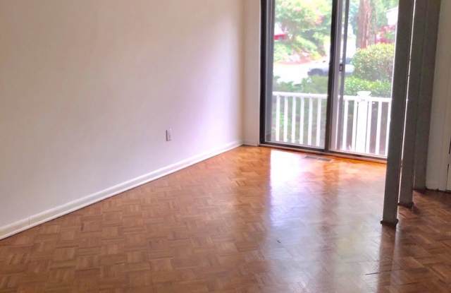 1833 Ivystone Drive Gallery 3