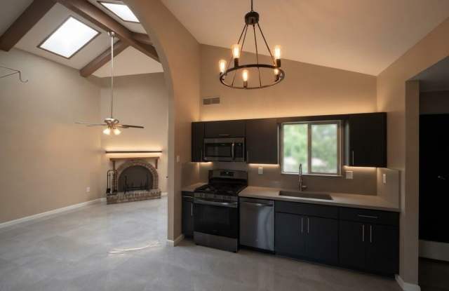 1540 SIERRA DE ORO Drive Gallery 1