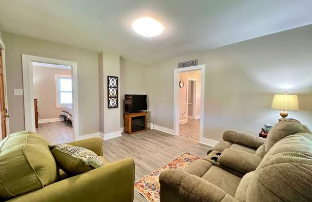 This adorable fully furnished 2 bedroom/1 bathroom home is RENT READY! BRING YOUR FOOD AND CLOTHES TO START LIVING! photos photos