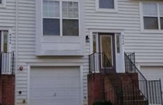 Spacious 3 story townhome in a gated community - 6450 Royal Celadon Way, Charlotte, NC 28269