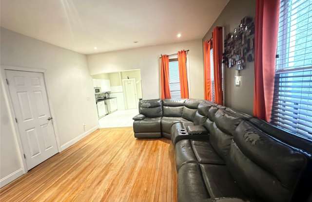 122 N 7th Avenue N Gallery 2