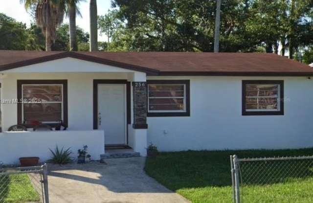 256 NW 82nd Ter photos photos