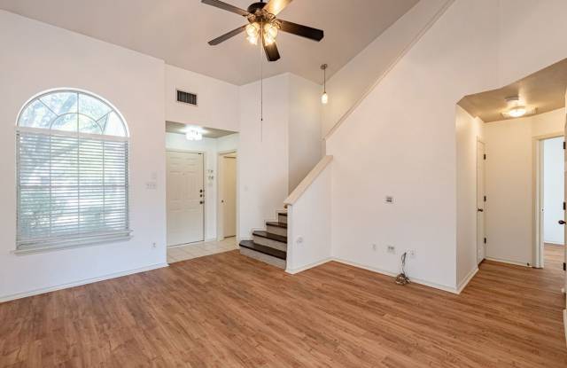 Beautiful 3 bedroom, 2.5 bathroom home in Milwood!!! Gallery 4