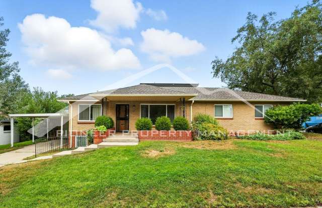 Gorgeous Home with Washer/Dryer and Fenced Yard photos photos