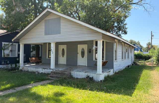 2 Bedroom Home in Highland! Gallery 1