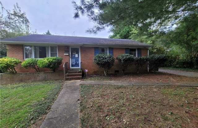 3915 Genacre Lane photos photos