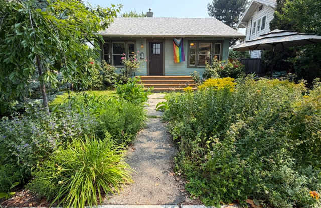 Cozy 2 bed 1 bath home in the beautiful downtown Boise just off 15h and Franklin. Gallery 1