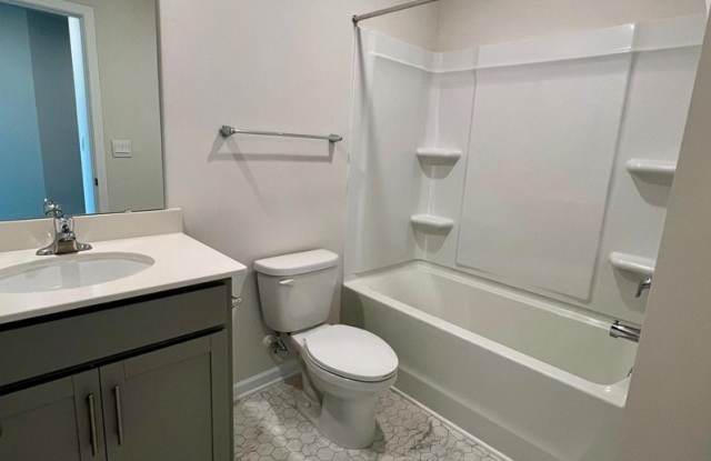Room in 3 Bedroom Townhome at Brandon House Gallery 4