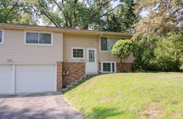 2603/2605 Riverside Ln NE photos photos