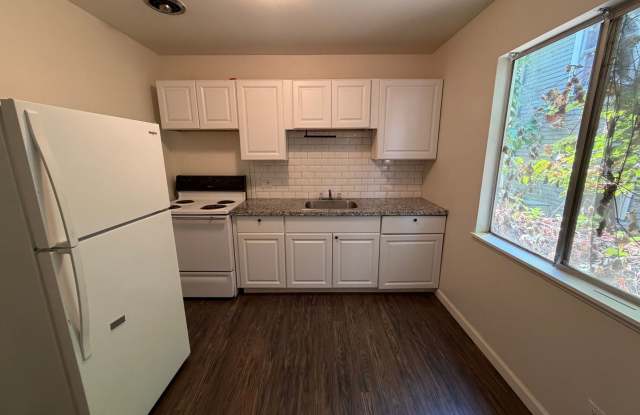 One Bedroom Apartment in the Heart of Midtown Gallery 3