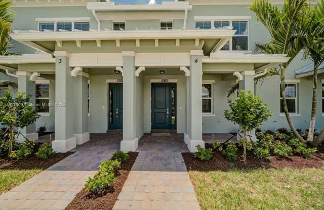 1280 Eucalyptus Dr photos photos