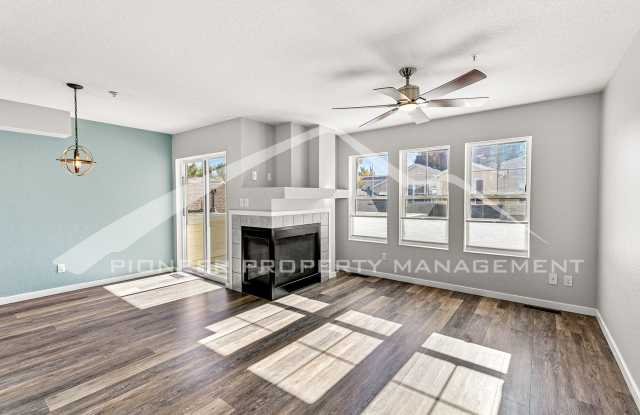 Sunny Boulder Townhome with 2-Car Garage — No Snow Shoveling This Winter! Gallery 4