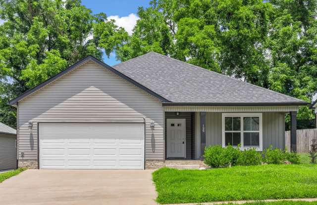 3 Bedroom 2 Bath Pet Friendly Home For Rent! - 129 Eagles Perch Lane, Clarksville, TN 37040