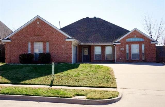 908 Crestview Drive - 908 Crestview Drive, Bedford, TX 76021
