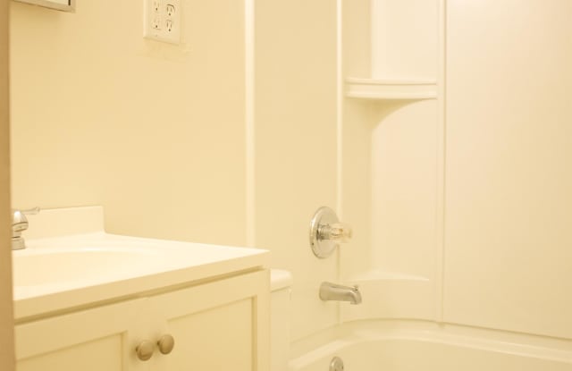 1215 1/2 N. 11th photos photos