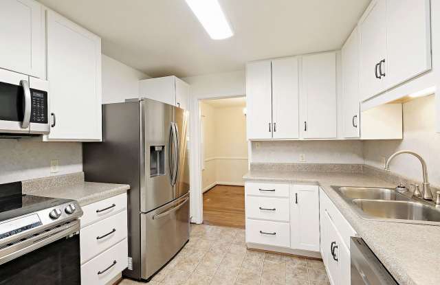 Move-in Ready Small Pet-Friendly Home photos photos