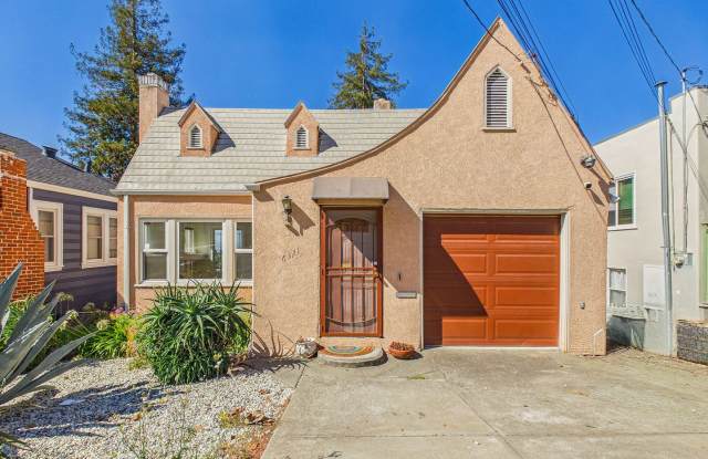 Spacious 2-Bedroom with Formal Living & Dining Rooms, Parking & Shared Backyard photos photos