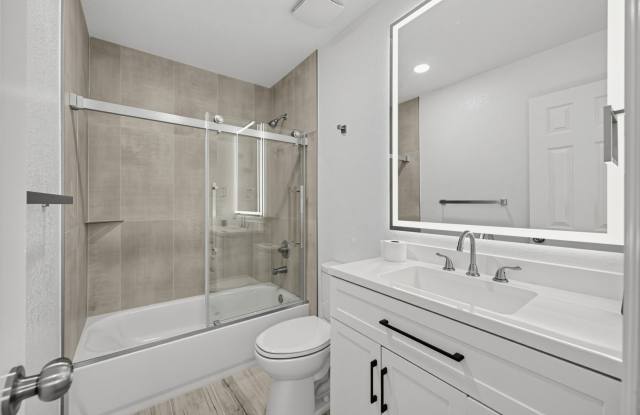 Charming 3BR House in Denver Gallery 3