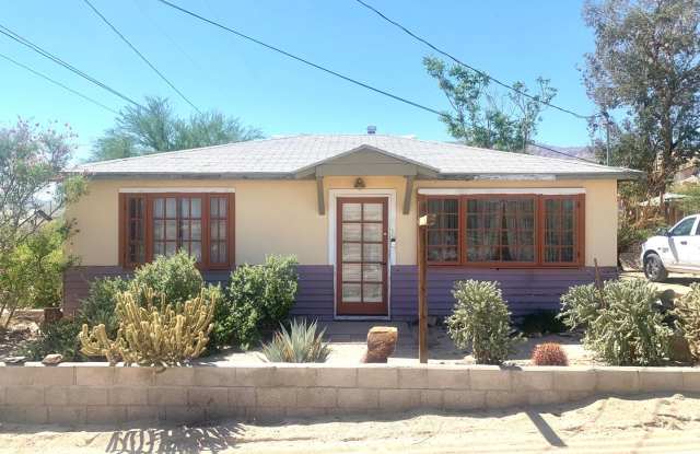 3 Bedroom 2 Bathroom Home Near Town photos photos