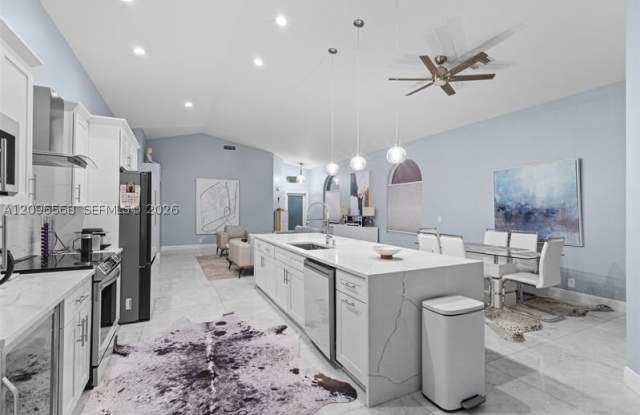 6952 NW 27th Ct Gallery 2