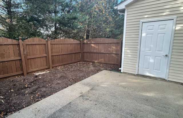 Great Townhome Near I-24 Gallery 4