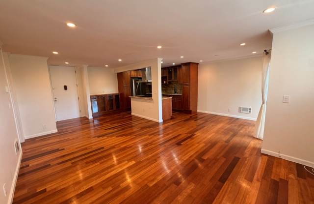 $3,395! Beautifully Remodeled Top-Floor 2-Bedroom, 2-Bathroom Condo! 90230! Gallery 4