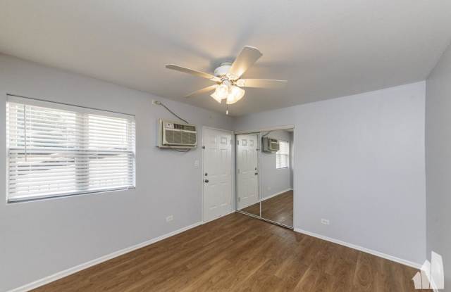4537 N Dover photos photos