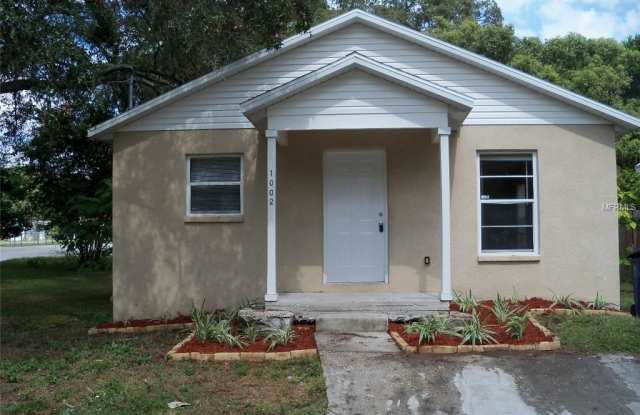 1002 E 108TH AVENUE - 1002 East 108th Avenue, Tampa, FL 33612