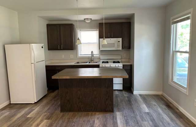 2756 E Brutus St Apt 2 Gallery 1