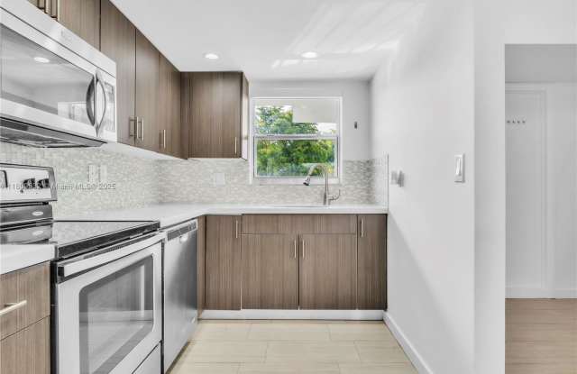 9373 Fontainebleau Boulevard photos photos