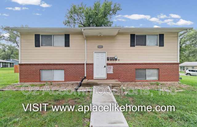 15204 Bellaire Ave, Apt A Gallery 1