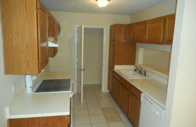 11821 Amberly Lane Gallery 3