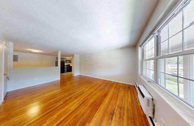 Westside Colonial Gallery 3