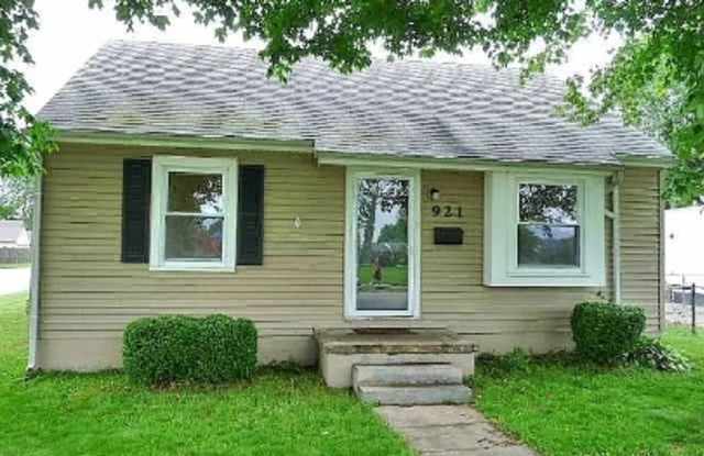 921 Booth Avenue - 921 Booth Avenue, Owensboro, KY 42301