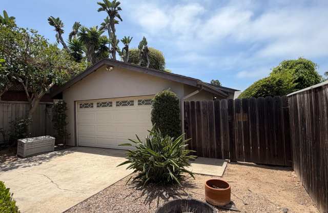 Del Mar Heights Home West of 5 photos photos
