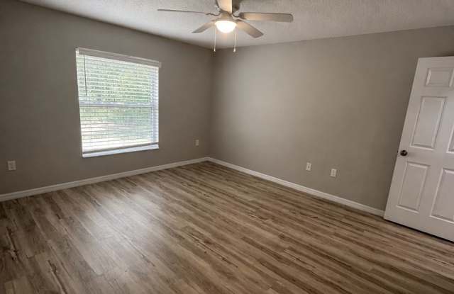 Spacious 3BR/2BA Home w/ Vaulted Ceilings & Granite Countertops! Gallery 4